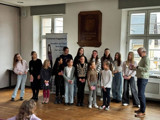 Unsere erfolgreichen Turnmädchen. Herzlichen Glückwunsch!